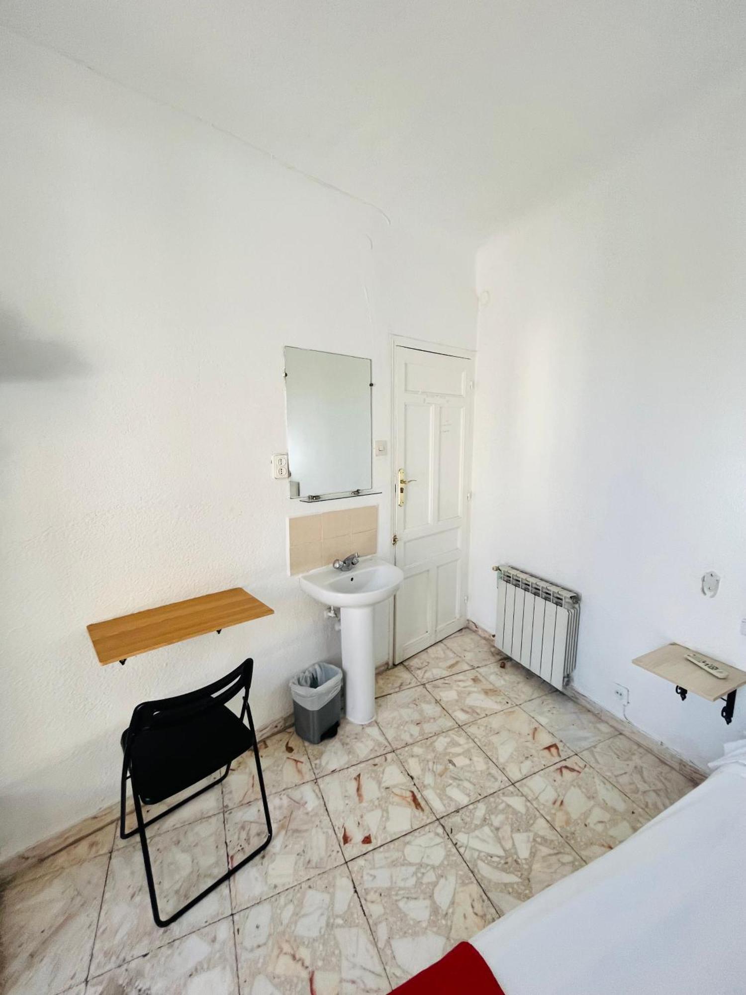 Pension Rivera Madrid Luaran gambar